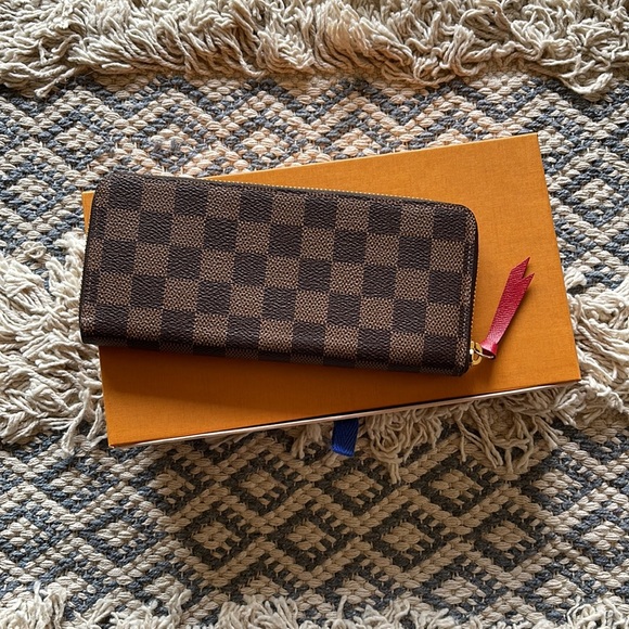 Clemence Wallet - Picture 2 of 9